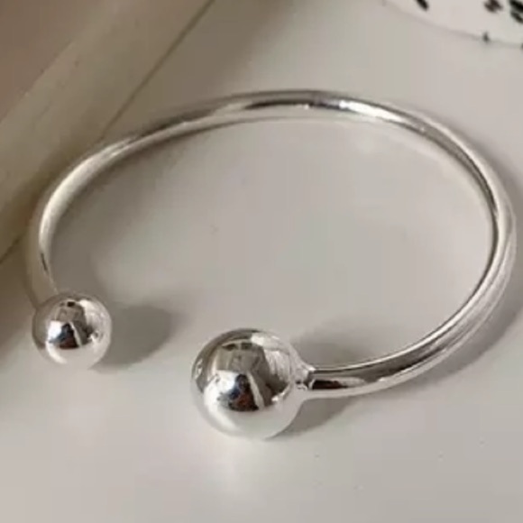 NEW Silver Plated Ball End Cuff Bracelet - Picture 5 of 8